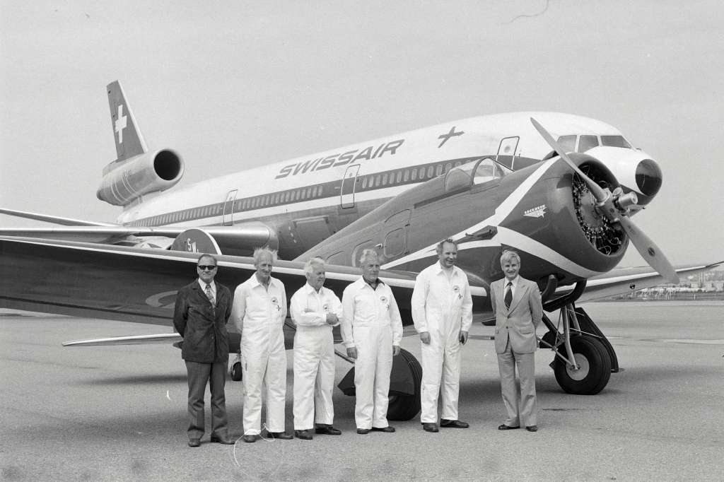 Fokker-Team vor der restaurierten Lockheed "Orion" 9 C Special i